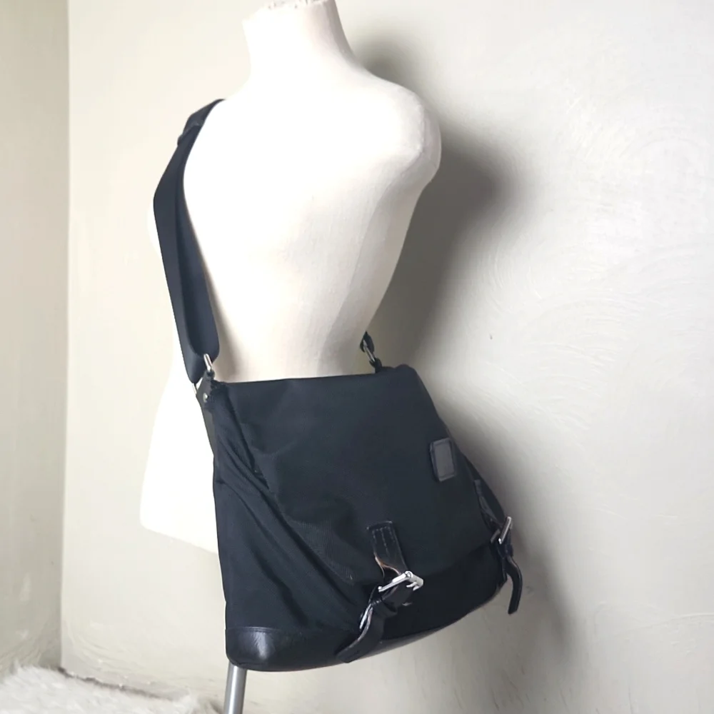 Tumi fold over nylon/leather messenger bag briefcase carryall black